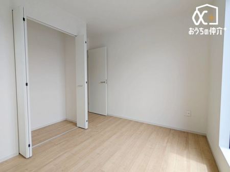 �q������ �q�������ɃI�X�X���ȗm���̗l�q�ł��B�o���R�j�[�ɖʂ��Ă��邽�ߊ��C�����₷���B���邳���\���Ȃ������ł��B