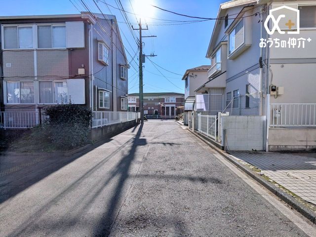 ���n�y�n�ʐ^ ������悤�Ȑ��w�i�ɁA���X�ƘȂޓ@��́A���z�̉��b�𑶕��Ɏ󂯂�B�L�т₩�ŊJ���I�Ȓ��]�ƁA�����Ղ�ƍ~�蒍���z���ɁA�����ɏZ�܂��ґ�������Ǝ������Ē����܂�