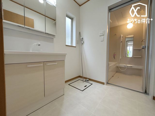 ���ʑ�E���ʏ� ���t�H�[���ς݂̎O�ʋ��^�C�v�̐��ʉ��ϑ�ł��B�O�ʋ��^�C�v�̐��ʉ��ϑ�͎g�����肪�ǂ��A�ׂ����������[�ł��܂��B���[������X�b�L���Еt�����ʏ��ł��B