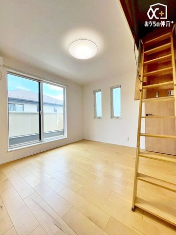 �Q�� �����������炩���������ގ�Q���B�����������ؖڂƔ��ǂ��S�n�悭�A���[�[���B�x�b�h��f�X�N���u����L���ŁA�Â��Ȏ��Ԃ���ވꎺ�B���͑u�₩�ȕ����ʂ�A��͂������x���ł��܂��B