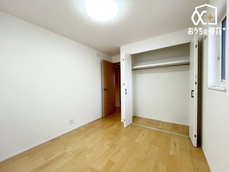 �q������ �q�������Ƃ��Ă��\���ȍL�������邨�����ł��B�Ƒ��X�̈��炬�̋�Ԃ��m�ۂł��A�v���C�x�[�g�ȃx�b�h���[���͕�炷���̊����ő���グ�������̂ł��B