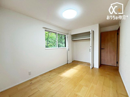 ���̑� 2�K�@5.3���̗m���ɂ̓N���[�[�b�g�������B���������X�b�L���Еt���܂��B