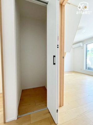 ���[ �m�����ꂼ��̎��[�ŉƑ��̉ו��𕪂��₷���A�������ڂ����R�ɑ����܂��B