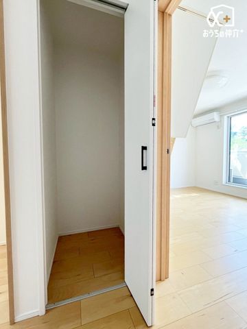 ���[ �m�����ꂼ��̎��[�ŉƑ��̉ו��𕪂��₷���A�������ڂ����R�ɑ����܂��B