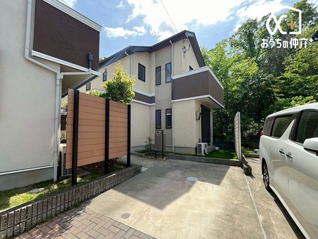  �J�[�X�y�[�X�̗l�q�ł��B�O�ʓ��H�͌�ʗʂ����Ȃ��A���Ԃ̏o����������S���ăX���[�Y�ɍs���܂��B