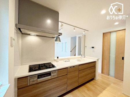 �L�b�`�� �L�b�`������̓��r���O�S�̂����n����Ԏ��ł��B���q�l���V�ԗl�q�������Ȃ���̂�������_�C�j���O�e�[�u���Ŋw�K���邨�q�l�ɂ�����ƃA�h�o�C�X���ł���݌v�ł��B