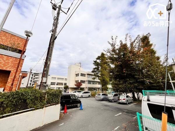 ���ӊ� ���J���w�Z �k��14���B��Ԃ�����ق������߂��ɂ��鏬�w�Z�ł��B 1090m