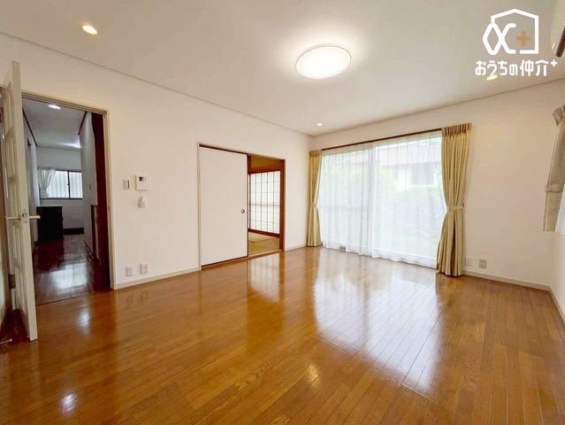 ���r���O -