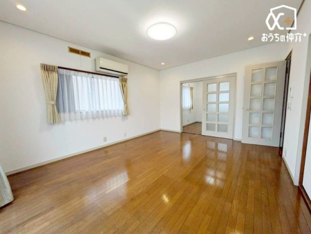 ���r���O -