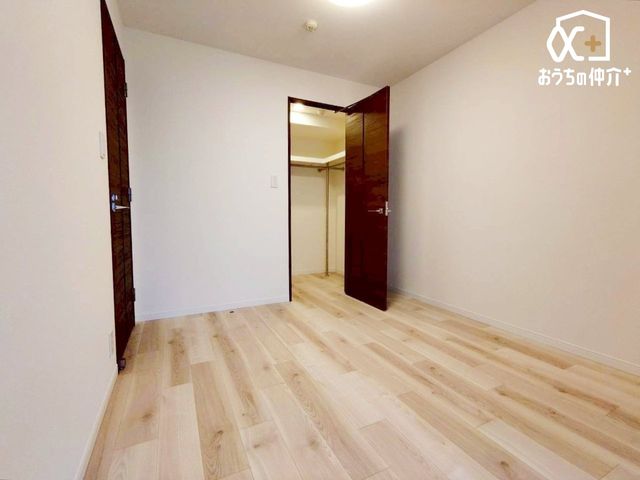 �Q�� �`Room�`�m���̓i�`�������ȃt���[�����O�Ɨ����������F�̕�