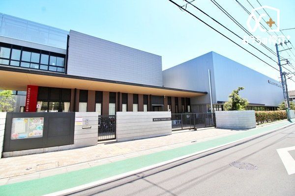 ���ӊ� ���n�旧���ΐ_�䏬�w�Z �k��9���B�ڎw���w�Z���u��l��l���P���@���������w�Z�v���L���b�`�t���[�Y�ɁA�q�������ɖ����������܂������������͂����ł��܂��B 700m