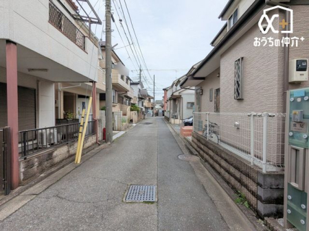 ���n�O�ώʐ^ �����������Z��X�̑O�ʓ��H�B�Ԓʂ肪���Ȃ��Â��ň��S�B���ʂ��ǍD�ŏo���ɂ��X���[�Y�B����������ǂ��A���s�������K�ł��B�O�ʓ��H�ܑ͕����s���͂��A�J�̓��������₷�����ł��B