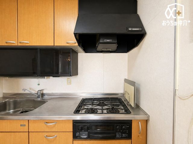 �L�b�`�� �`Kitchen�`�X���[�Y�ɖ��ʂȂ���Ƃł���A���������ȒP�ɂł���ȂǁA�������y��������L�b�`���X�y�[�X�Ɏd�グ�܂����B�Ƌ�Ȃǈꕔ�C�����Ă��܂��B