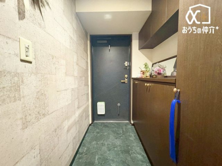 ���� �������������͋C�̌��ւ́A�Z�܂��̑���ۂ���i�ɉ��o�B�V���[�Y�{�b�N�X������A��Ԃ��L���������ۂĂ�X�}�[�g�Ȑ݌v�ł��B