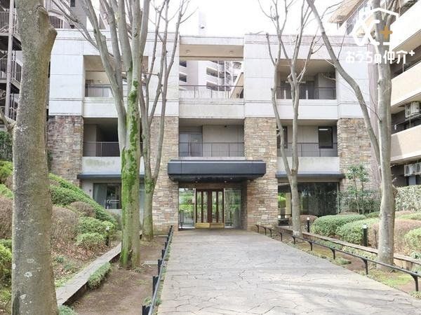 �G���g�����X �΂Ɉ͂܂ꂽ�f�G�ȃG���g�����X