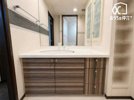 ���ʑ�E���ʏ� �������̂�����ʏ��́A�V���v���ł���Ȃ���@�\�I�ȃf�U�C���������B�L�߂̃X�y�[�X�Ǝ��[���[�����Ă���A�����̐g�x�x�₨����ꂪ�X���[�Y�ɍs���܂��B���ʐ^�͉Ƌ��������CG�摜�ł��B