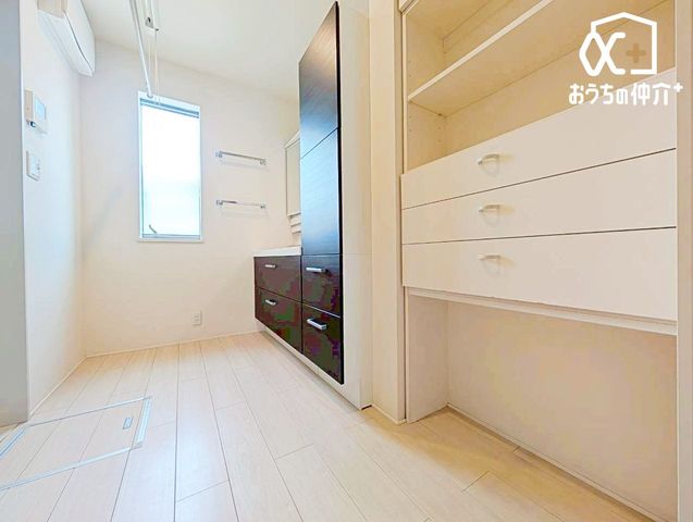 ���ʑ�E���ʏ� �`Wash room�`�傫�Ȑ��ʁ@�Ƒ��݂�Ȃ������g�����ʎ��B�Z�������ɂ͎g���₷�����ʂŁA�X�e�L�Ȉ���̃X�^�[�g������܂��傤�B