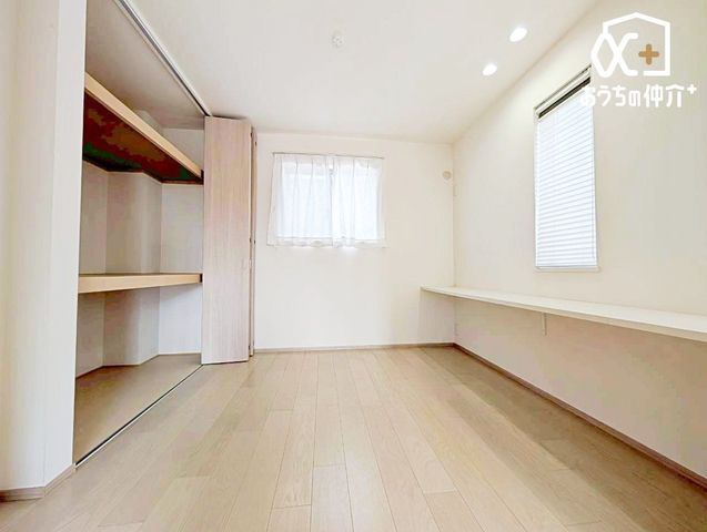 ���̑����� �N���[�[�b�g�����̗m���́A�ߗނ⏬��������������[�ł��A�L�X�Ƃ�����Ԃ��ێ����܂��B�������ڂ����₷���A�g������̗ǂ����K�ȃv���C�x�[�g��Ԃł��B