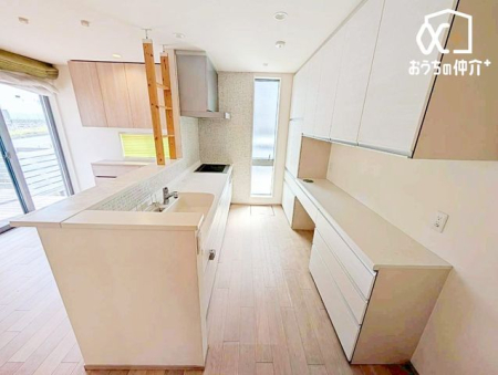 �L�b�`�� �����g���L�b�`�������炱���A�H���̏������y�������ԂɁA�Z�������ł��X���[�Y�ɖ��ʂȂ���Ƃł���A���������ȒP�ɂł���ȂǁA�������y��������L�b�`���X�y�[�X�ł��B