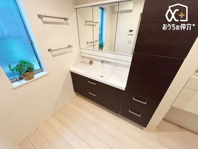 ���ʑ�E���ʏ� �`Wash room�`�傫�Ȑ��ʁ@�Ƒ��݂�Ȃ������g�����ʎ��B�Z�������ɂ͎g���₷�����ʂŁA�X�e�L�Ȉ���̃X�^�[�g������܂��傤�B