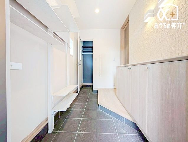 ���� �L�X�Ƃ������ւ́A�������Ƃ����X�y�[�X�ŁA�Ƒ��݂�Ȃ̌C��ו�������������[�ł��܂��B���q���ɂ����S���Ă��}���ł���A���邭�J���I�Ȉ�ۂ�^�����Ԃł��B