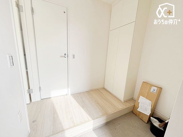 ���� ���[