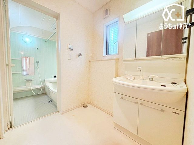 ���ʑ�E���ʏ� �`Wash room�`�傫�Ȑ��ʁ@�Ƒ��݂�Ȃ������g�����ʎ��B�Z�������ɂ͎g���₷�����ʂŁA�X�e�L�Ȉ���̃X�^�[�g������܂��傤�B