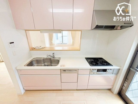 �L�b�`�� �����g���L�b�`�������炱���A�H���̏������y�������ԂɁA�Z�������ł��X���[�Y�ɖ��ʂȂ���Ƃł���A���������ȒP�ɂł���ȂǁA�������y��������L�b�`���X�y�[�X�ł��B