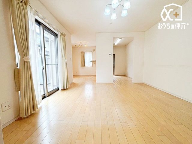 ���r���O �`Living�`�����݂̂���i�`�������e�C�X�g��LDK�B�̂�т肭�낮�\�t�@��A���H�����y���ރ_�C�j���O�Z�b�g��u���Ă��������͂���܂���B