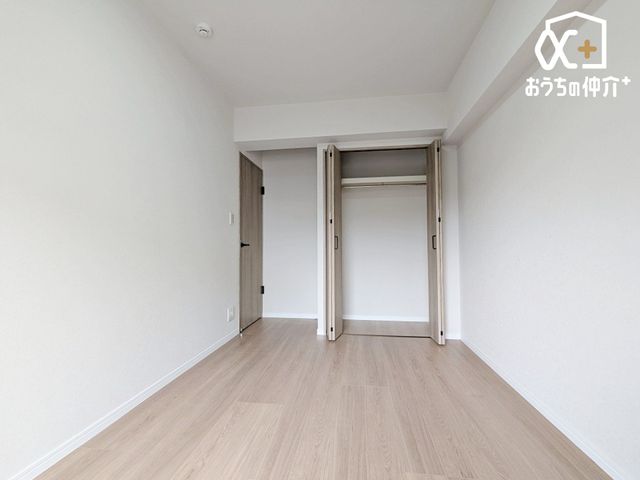 �Q�� �Q���ɃI�X�X����5.9���m���̗l�q�ł��B�N���[�[�b�g���t���Ă���A�Q��E�ߗޓ����L�x�Ɏ��[�\�ȐQ���ł��B