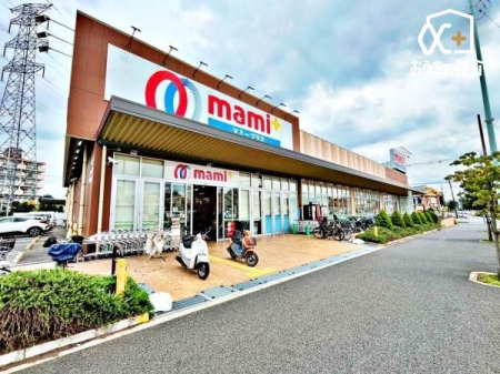 ���ӊ� �}�~�[�v���X ����t��X �k��1���B�i�����L�x�ȃX�[�p�[�}�[�P�b�g�ł������܂��B�ߗׂ̕��X�ł���������Ă���܂��B���ԏ���L���ł��B 80m