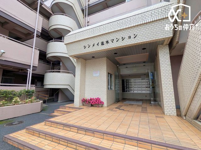 �G���g�����X �����̓����͐��|����Ă���A�Ǘ��̐��ǍD�ȕ����ł��B�f�U�C�����X�b�L���Ƃ�����ۂł��ˁI�����x�A���n�������ɂȂ��Ă݂܂��񂩁H