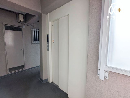 ���̑� �G���x�[�^�[�̗l�q�ł��B