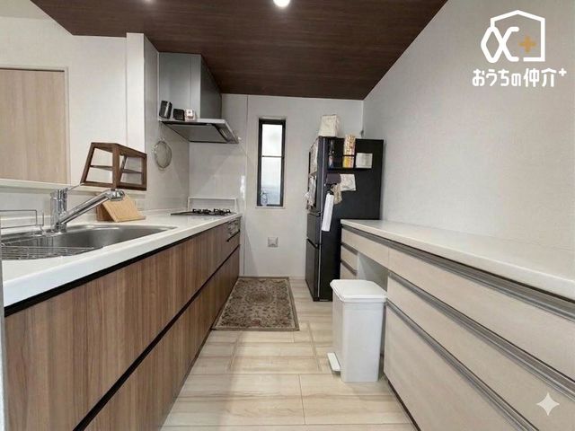 �L�b�`�� CG�ɂ��Ƌ�������H���{���Ă���܂��B