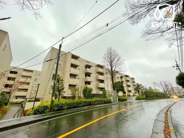 ���n�O�ώʐ^ �n���̃o�X�₪�}���V�����̖ڂ̑O�ł�