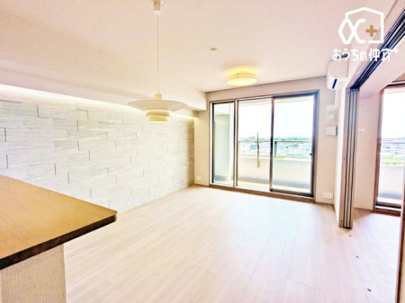 ���r���O �傫�ȑ����炽���Ղ�z�����������ޖ��邢���r���O�B�Ƒ��c���⃊���b�N�X�^�C���ɍœK�ȊJ�������ӂ���Ԃł��B