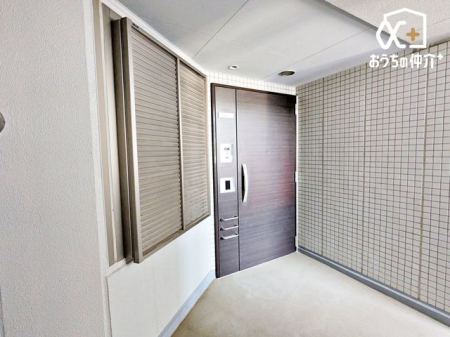 ���� �O���猩�����ւ܂��̗l�q�ł��B���񌻒n�ɑ����^��ł��������������������B