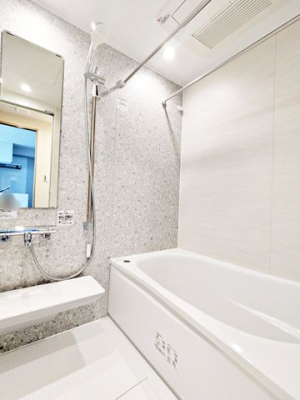 ���� �o�X���[���Ń����b�N�X�o�X�^�C���B�o�X�^�u�ɂ����Ċ����Ȃ���S�Ƒ̂����t���b�V���B����̔�������Ă���鐴�����̂���o�X���[���B