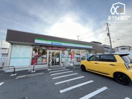 ���ӊ� �t�@�~���[�}�[�g�V���n��񒚖ړX �k��4���B�c�Ǝ��ԁF24���� ���ԏ�F�L 300m