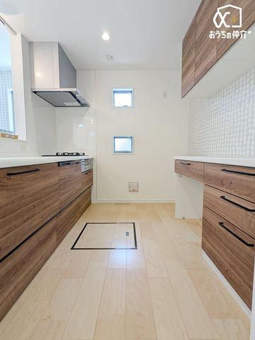 �L�b�`�� �`Kitchen�` �@�\���ƃf�U�C���������˔������g������̂悢�V�X�e���L�b�`���A���r���O�Ƃ̈�̊����l������A��������Ԃ��������܂��B
