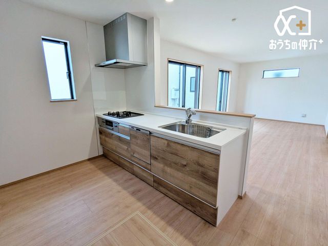 ���̑� ����ɂȂ���傫�ȑ�������A���邳�ƊJ�����ɗD�ꂽ���r���O�ł��B�����������Ȃ��炲�Ƒ��ƃR�~���j�P�[�V�������Ƃ��̂͊������ł��ˁB