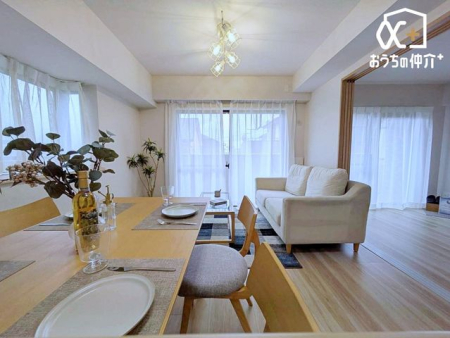 ���r���O �������������͋C��LDK�B�̂�т肭�낮�\�t�@��A���H�����y���ރ_�C�j���O�Z�b�g��u���Ă��������͂���܂���B