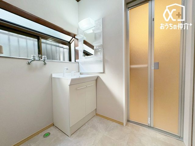 ���ʑ�E���ʏ� �������̂�����ʏ��́A�V���v���ł���Ȃ���@�\�I�ȃf�U�C���������B�L�߂̃X�y�[�X�Ǝ��[���[�����Ă���A�����̐g�x�x�₨����ꂪ�X���[�Y�ɍs���܂��B