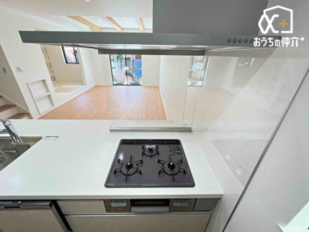 �L�b�`�� ������������O���R�����̗l�q�ł��B�u�߂�E�ύ��ޓ��̍�Ƃ������ɏo����R�����ł��B