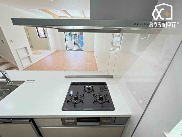 �L�b�`�� ������������O���R�����̗l�q�ł��B�u�߂�E�ύ��ޓ��̍�Ƃ������ɏo����R�����ł��B