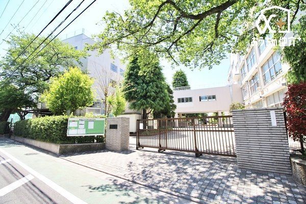���ӊ� ���n�旧�ΐ_��쒆�w�Z �k��7���B����ڕW�́u�����Ƒ��҂����ɔF�߂�l�v�u����w�сA�Љ�Ő�������l�v�u�����̌��N���l���A���H����l�v�ł� 490m