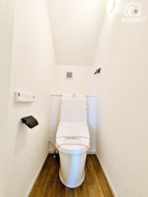 �g�C�� �V���v���ȓ����̃X�b�L���Ƃ���2�K�g�C���ł��B