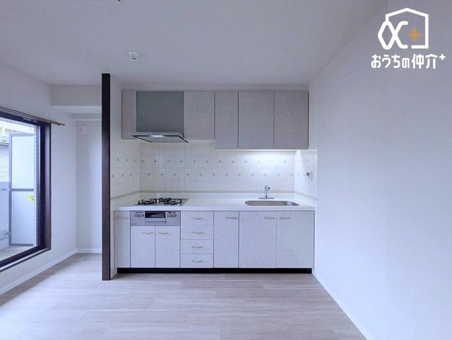  ��ƂɏW���ł���Ǖt���L�b�`���B�܂��A�ڂ̑O�ɕǂ����邱�Ƃɂ���ĉ���̔�юU��Ȃǂ��C�ɂ����ɍ�Ƃ��ł���Ƃ��������b�g������܂��B
