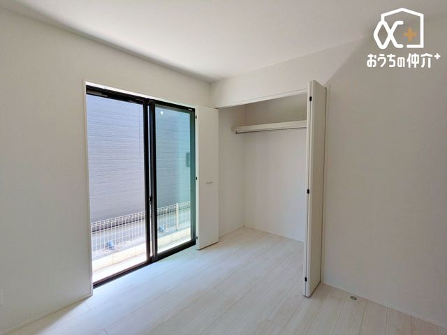 ���̑� LDK���瑱���m���̗l�q�ł��B���q�l�̂����Q�X�y�[�X�Ƃ��Ă◈�q�p�Ƃ��ĂȂǁA�p�r�ɍ��킹�Ă����p���������܂��B