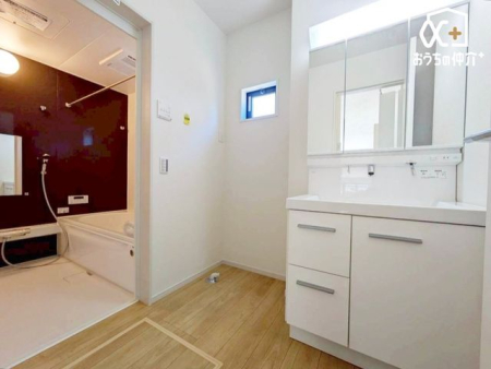 ���ʑ�E���ʏ� �`Wash room�`�傫�Ȑ��ʁ@�Ƒ��݂�Ȃ������g�����ʎ��B�Z�������ɂ͎g���₷�����ʂŁA�X�e�L�Ȉ���̃X�^�[�g������܂��傤�B